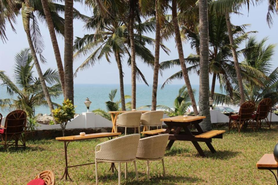 Villa Vibes Beach House à Varkala Extérieur photo